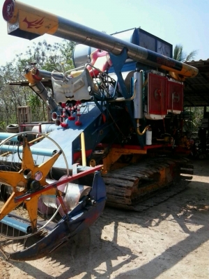 ขายรถเกี่ยวข้าวไทยเจริญ เครื่อง 6D17 turbo 240 แรง ปั๊มไดกิ้น 21 มอเตอร์ 22 อุ้ม 2.2 ตัน