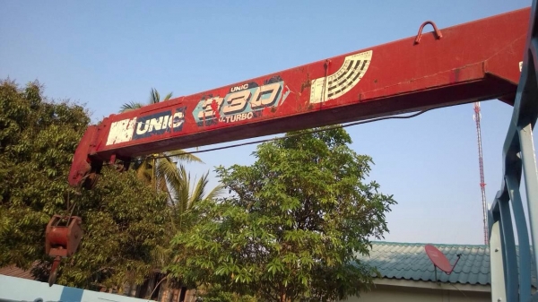 ขายรถบรรทุกหกล้อติดเครน Isuzu เครื่อง 165 แรง เครน 3.5 ตัน กระบะไม่ดัมพ์ 5 .50 เมตร