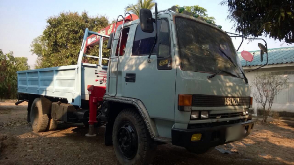 ขายรถบรรทุกหกล้อติดเครน Isuzu เครื่อง 165 แรง เครน 3.5 ตัน กระบะไม่ดัมพ์ 5 .50 เมตร