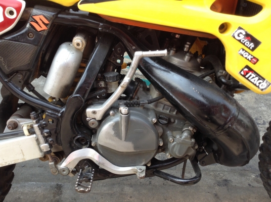 ธารนนทบุรี//ขายรถแข่ง suzuki rm250 สวยๆแรงๆเครื่องแห้งๆ รถอินวอยท์+พรบ ราคา55,000บาท -ยางหน้าหลังสวย