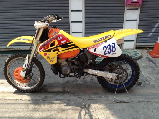 ธารนนทบุรี//ขายรถแข่ง suzuki rm250 สวยๆแรงๆเครื่องแห้งๆ รถอินวอยท์+พรบ ราคา55,000บาท -ยางหน้าหลังสวย