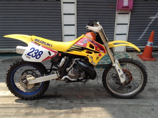 ธารนนทบุรี//ขายรถแข่ง suzuki rm250 สวยๆแรงๆเครื่องแห้งๆ รถอินวอยท์+พรบ ราคา55,000บาท -ยางหน้าหลังสวย