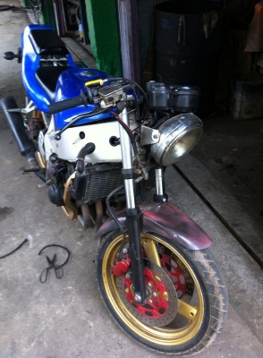 Fzr 400 ปี 2536ราคา 18000 บาท มี ทะเบียน.