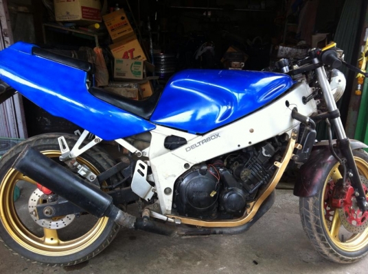 Fzr 400 ปี 2536ราคา 18000 บาท มี ทะเบียน.