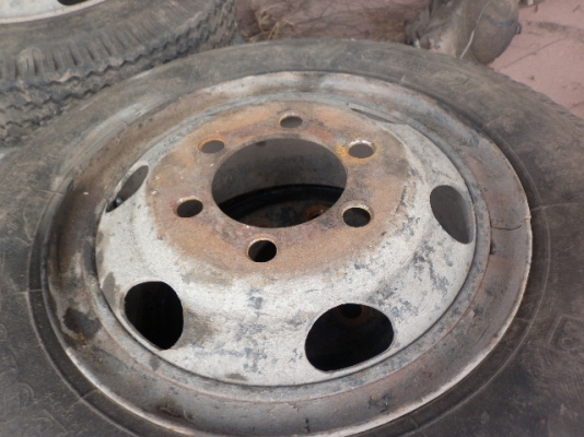 ขายยางพร้อมกะทะ 8.25-20 บริสโตน 6น๊อต