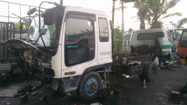 isuzu Deca หกล้อ รถนอก สภาพสวย เครื่องยนต์ 195 6HE