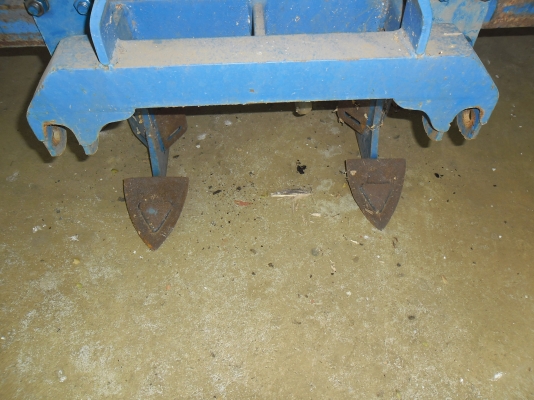 ขายเครื่องใส่ปุ๋ยพร้อมทำรุ่นในไร่อ้อย