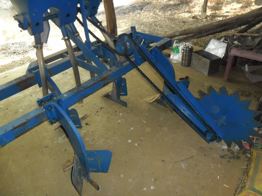 ขายเครื่องใส่ปุ๋ยพร้อมทำรุ่นในไร่อ้อย