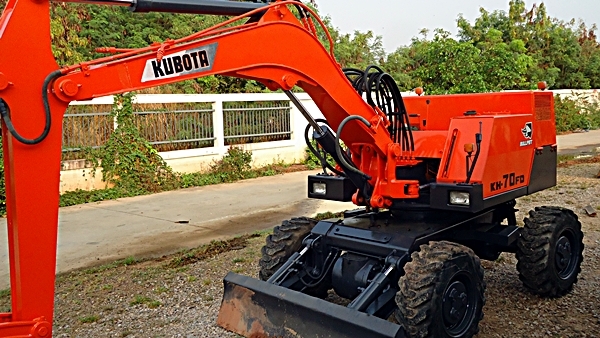 ขายรถขุดล้อยางขนาดกลาง KUBOTA รุ่น KH-70FD