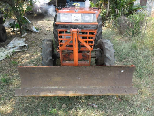 ขายรถไถ KUBOTA  2605 ขับเคลื่อน 4 ล้อ พร้อมอุปกรณ์