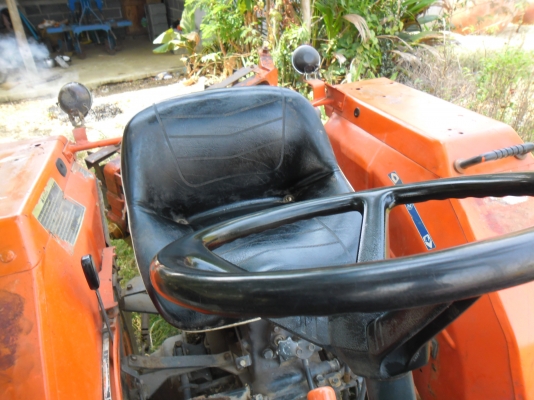 ขายรถไถ KUBOTA  2605 ขับเคลื่อน 4 ล้อ พร้อมอุปกรณ์