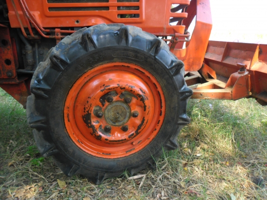 ขายรถไถ KUBOTA  2605 ขับเคลื่อน 4 ล้อ พร้อมอุปกรณ์