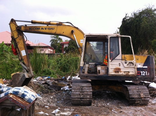 ขายรถแมคโค komatsu pc100-5 สภาพพร้อมใช้งาน