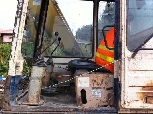 ขายรถแมคโค komatsu pc100-5 สภาพพร้อมใช้งาน