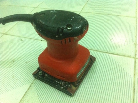 เครื่องขัดกระดาษทรายระบบสั่น MAKTEC รุ่น MT920