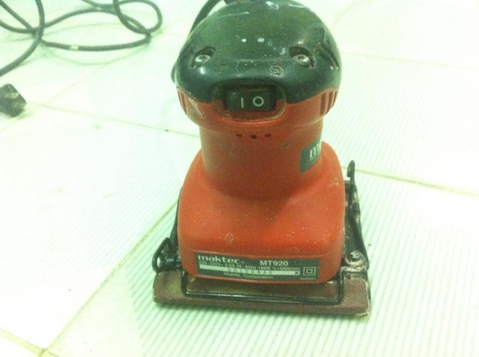 เครื่องขัดกระดาษทรายระบบสั่น MAKTEC รุ่น MT920