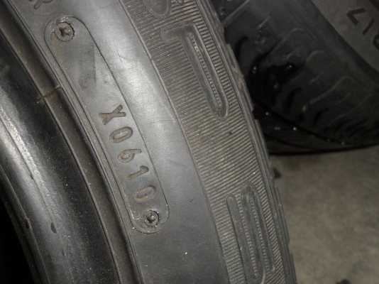 ยาง 225/50R17 ปี10 สวยๆ 1 คู่ ราคา 900 บาท ยาง 225/50R17 ปี10 สวยๆ 1 คู่ ราคา 900 บาท