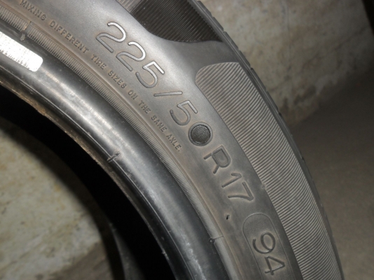 ยาง 225/50R17 ปี10 สวยๆ 1 คู่ ราคา 900 บาท ยาง 225/50R17 ปี10 สวยๆ 1 คู่ ราคา 900 บาท