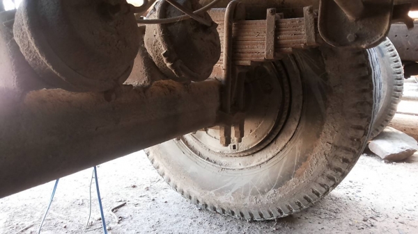 **350,000 บ.ต่อรอง**ขายลูกพ่วง2คานดั๊มเหล็ก สามมิตรลอนเฉียง ปี38สภาพจอด ช่วงล่างดีคัสซีดีไม่ปะ ยางดีประมาณ60-70\% พื้นดีข้างดี สีสันพอใช้ มีลอกมีสนิม ตามรูป ขายตามสภาพ เอกสารเล่มทะเบียนครบ มี2ตัว ราคาต่อรองได้เด้อ พี่น้องครับ