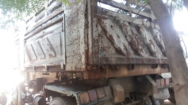 **350,000 บ.ต่อรอง**ขายลูกพ่วง2คานดั๊มเหล็ก สามมิตรลอนเฉียง ปี38สภาพจอด ช่วงล่างดีคัสซีดีไม่ปะ ยางดีประมาณ60-70\% พื้นดีข้างดี สีสันพอใช้ มีลอกมีสนิม ตามรูป ขายตามสภาพ เอกสารเล่มทะเบียนครบ มี2ตัว ราคาต่อรองได้เด้อ พี่น้องครับ