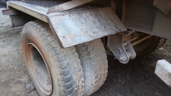 **350,000 บ.ต่อรอง**ขายลูกพ่วง2คานดั๊มเหล็ก สามมิตรลอนเฉียง ปี38สภาพจอด ช่วงล่างดีคัสซีดีไม่ปะ ยางดีประมาณ60-70\% พื้นดีข้างดี สีสันพอใช้ มีลอกมีสนิม ตามรูป ขายตามสภาพ เอกสารเล่มทะเบียนครบ มี2ตัว ราคาต่อรองได้เด้อ พี่น้องครับ