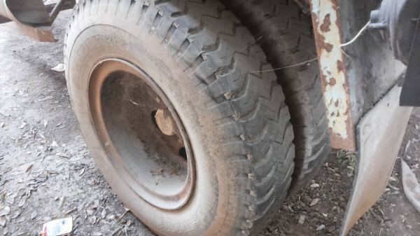 **350,000 บ.ต่อรอง**ขายลูกพ่วง2คานดั๊มเหล็ก สามมิตรลอนเฉียง ปี38สภาพจอด ช่วงล่างดีคัสซีดีไม่ปะ ยางดีประมาณ60-70\% พื้นดีข้างดี สีสันพอใช้ มีลอกมีสนิม ตามรูป ขายตามสภาพ เอกสารเล่มทะเบียนครบ มี2ตัว ราคาต่อรองได้เด้อ พี่น้องครับ