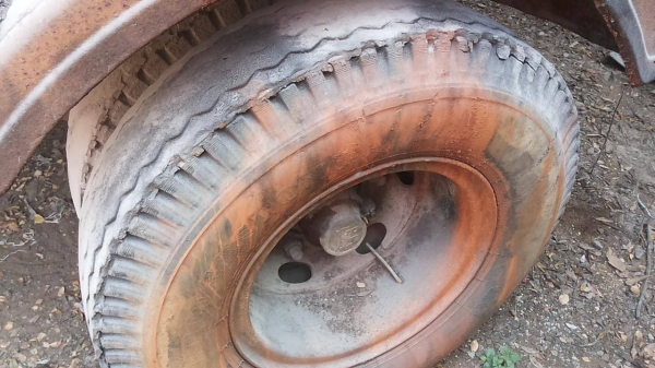 **350,000 บ.ต่อรอง**ขายลูกพ่วง2คานดั๊มเหล็ก สามมิตรลอนเฉียง ปี38สภาพจอด ช่วงล่างดีคัสซีดีไม่ปะ ยางดีประมาณ60-70\% พื้นดีข้างดี สีสันพอใช้ มีลอกมีสนิม ตามรูป ขายตามสภาพ เอกสารเล่มทะเบียนครบ มี2ตัว ราคาต่อรองได้เด้อ พี่น้องครับ