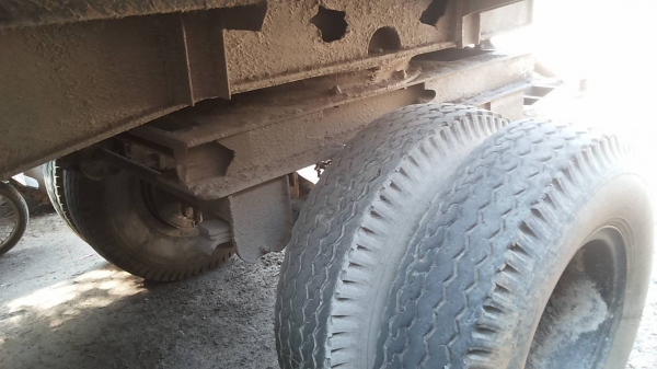 **350,000 บ.ต่อรอง**ขายลูกพ่วง2คานดั๊มเหล็ก สามมิตรลอนเฉียง ปี38สภาพจอด ช่วงล่างดีคัสซีดีไม่ปะ ยางดีประมาณ60-70\% พื้นดีข้างดี สีสันพอใช้ มีลอกมีสนิม ตามรูป ขายตามสภาพ เอกสารเล่มทะเบียนครบ มี2ตัว ราคาต่อรองได้เด้อ พี่น้องครับ