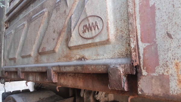 **350,000 บ.ต่อรอง**ขายลูกพ่วง2คานดั๊มเหล็ก สามมิตรลอนเฉียง ปี38สภาพจอด ช่วงล่างดีคัสซีดีไม่ปะ ยางดีประมาณ60-70\% พื้นดีข้างดี สีสันพอใช้ มีลอกมีสนิม ตามรูป ขายตามสภาพ เอกสารเล่มทะเบียนครบ มี2ตัว ราคาต่อรองได้เด้อ พี่น้องครับ