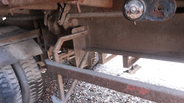 **350,000 บ.ต่อรอง**ขายลูกพ่วง2คานดั๊มเหล็ก สามมิตรลอนเฉียง ปี38สภาพจอด ช่วงล่างดีคัสซีดีไม่ปะ ยางดีประมาณ60-70\% พื้นดีข้างดี สีสันพอใช้ มีลอกมีสนิม ตามรูป ขายตามสภาพ เอกสารเล่มทะเบียนครบ มี2ตัว ราคาต่อรองได้เด้อ พี่น้องครับ