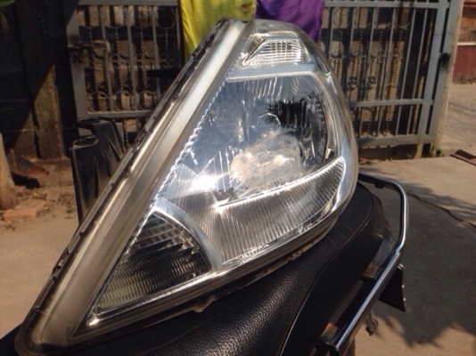 ขายไฟหน้า nissan tiida/เสกิร์ตกันชนหน้า ford fieasta