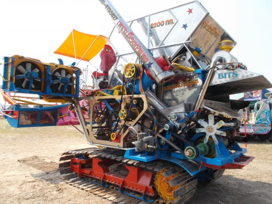 รถเกี่ยวข้าวซุปเปอร์บิทส์ ผจญศึก ใหม่ 2557 สั่งจองก่อนรับรถก่อน!!! รถเกี่ยวข้าวซุปเปอร์บิทส์ ผจญศึก ใหม่ 2557 สั่งจองก่อนรับรถก่อน!!!