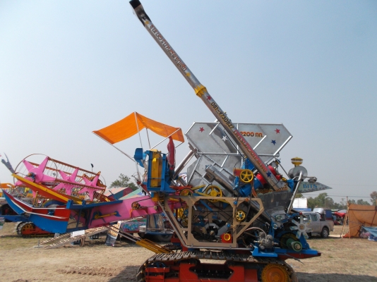 รถเกี่ยวข้าวซุปเปอร์บิทส์ ผจญศึก ใหม่ 2557 สั่งจองก่อนรับรถก่อน!!! รถเกี่ยวข้าวซุปเปอร์บิทส์ ผจญศึก ใหม่ 2557 สั่งจองก่อนรับรถก่อน!!!