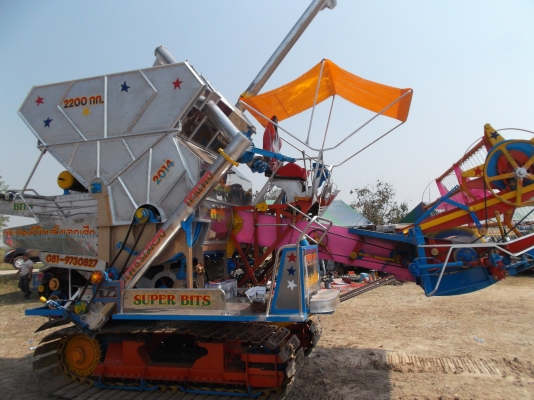 รถเกี่ยวข้าวซุปเปอร์บิทส์ ผจญศึก ใหม่ 2557 สั่งจองก่อนรับรถก่อน!!! รถเกี่ยวข้าวซุปเปอร์บิทส์ ผจญศึก ใหม่ 2557 สั่งจองก่อนรับรถก่อน!!!