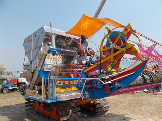 รถเกี่ยวข้าวซุปเปอร์บิทส์ ผจญศึก ใหม่ 2557 สั่งจองก่อนรับรถก่อน!!! รถเกี่ยวข้าวซุปเปอร์บิทส์ ผจญศึก ใหม่ 2557 สั่งจองก่อนรับรถก่อน!!!