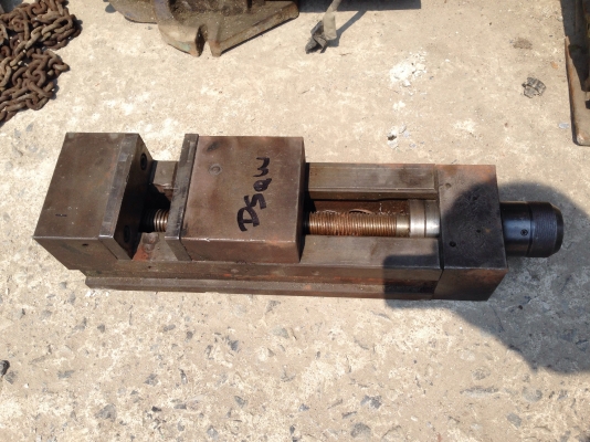 ขายปากกาจับชิ้นงาน เครรื่องจักร ขนาด หน้ากว้าง 5 นิ้ว สภาพสวย พร้อมใช้งาน