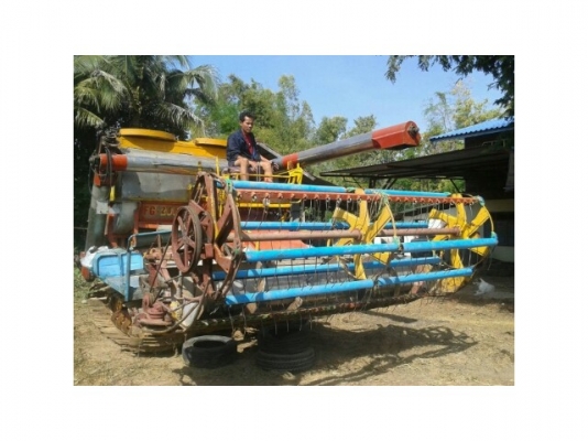 ขายรถเกี่ยวข้าวอุ้ม 2.5 ตัน เครื่อง195เทอร์โบ ตัวเดิน12 ปั้มไดกิ้น สภาพพร้อมใช้งาน