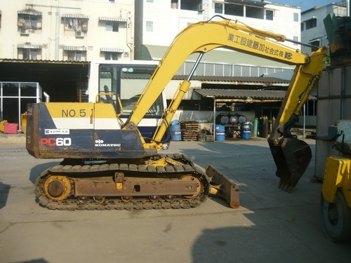 รถขุด Komatsu PC60-6 รถเก่านอก สภาพเดิมๆ เพิ่งเหยียบถึงไทย