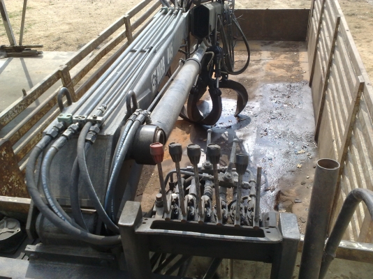 น้องฝากขาย หกล้อติดเครนใบบัวจับเหล็ก