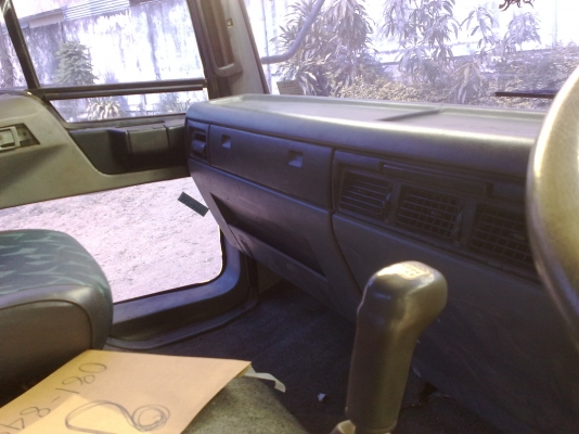 น้องฝากขาย หกล้อติดเครนใบบัวจับเหล็ก