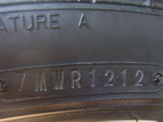 ขายยาง Dunlop ติดรถ Mazda 2  195/45/16  ปี 12