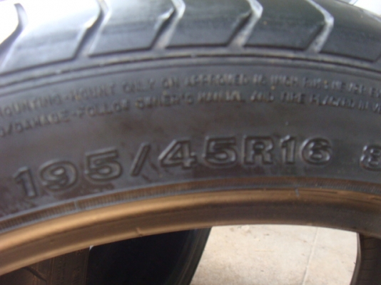 ขายยาง Dunlop ติดรถ Mazda 2  195/45/16  ปี 12