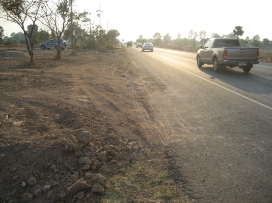 ขายที่ดินติดถนน ออกจาก 4 แยก  บายพาส ร้อยเอ็ด- โพนทอง