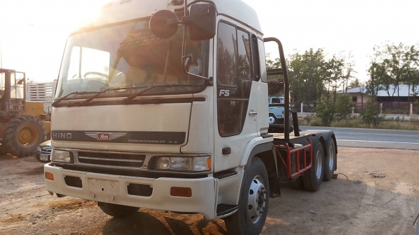 **950,000 บ.ต่อรอง**ขาย10ล้อหัวลาก HINO PROFIA FN604B เครื่องEK100 270HP เครื่องแน่นดีแรง ไม่เยิ้ม เกียร์เดิม ช่วงล่างคัสซีสวยเดิมไม่มีปะไม่มีดาม ยางดี10เส้น หัวเก๋งสวยไม่มีผุ ภายในสวยคอนโซลครบ แอร์ พ.พาวเวอร์ ทริฟฟี่ ครบ พร้อมใช้งาน ทะเบียนต่อให้เต็ม เอก