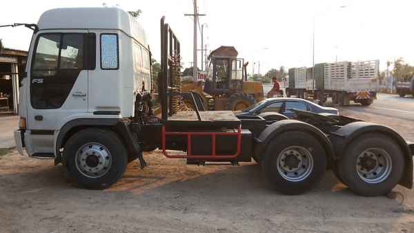 **950,000 บ.ต่อรอง**ขาย10ล้อหัวลาก HINO PROFIA FN604B เครื่องEK100 270HP เครื่องแน่นดีแรง ไม่เยิ้ม เกียร์เดิม ช่วงล่างคัสซีสวยเดิมไม่มีปะไม่มีดาม ยางดี10เส้น หัวเก๋งสวยไม่มีผุ ภายในสวยคอนโซลครบ แอร์ พ.พาวเวอร์ ทริฟฟี่ ครบ พร้อมใช้งาน ทะเบียนต่อให้เต็ม เอก