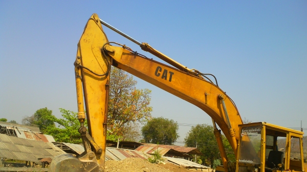 รถแบคโฮ CAT E200 B มีลายแย๊กซ์ รถใช้งานปกติดี รถราคาประหยัด ชอบราคาเท่าไรต่อรองได้ครับ