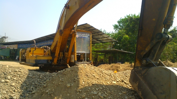 รถแบคโฮ CAT E200 B มีลายแย๊กซ์ รถใช้งานปกติดี รถราคาประหยัด ชอบราคาเท่าไรต่อรองได้ครับ