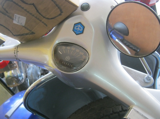 เวสป้าสปริ้นแท้ หัวกลม สีเงิน เอกสารชุดโอนพร้อม