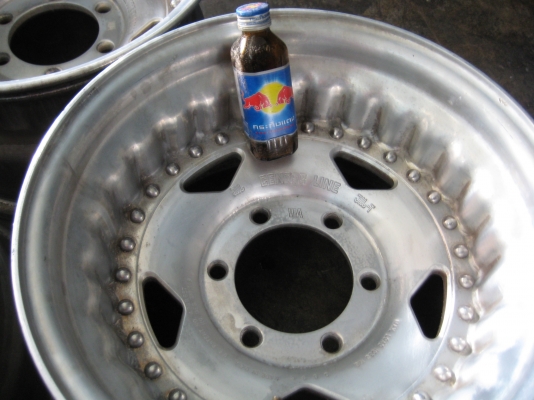 ขายแม็คนอก center line u.s.a ขอบ 16 กว้าง 9 นิ้ว ถอดได้ 3 ชิ้น เนื้ออลูมิเนียม