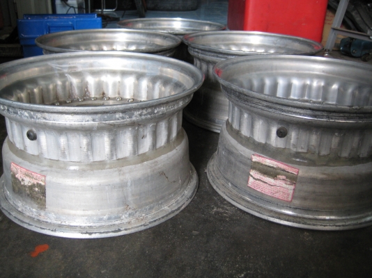 ขายแม็คนอก center line u.s.a ขอบ 16 กว้าง 9 นิ้ว ถอดได้ 3 ชิ้น เนื้ออลูมิเนียม